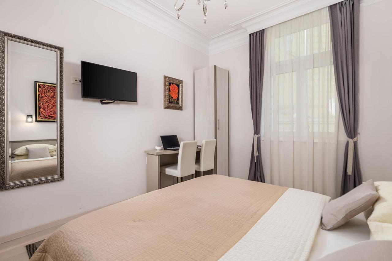 Villa Sokol Apartments Opatija Center Екстер'єр фото
