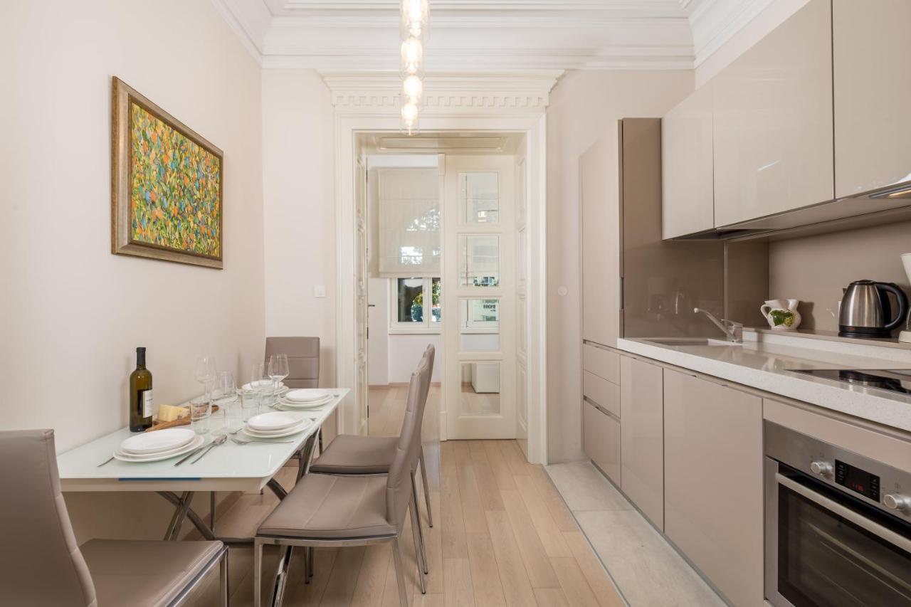 Villa Sokol Apartments Opatija Center Екстер'єр фото