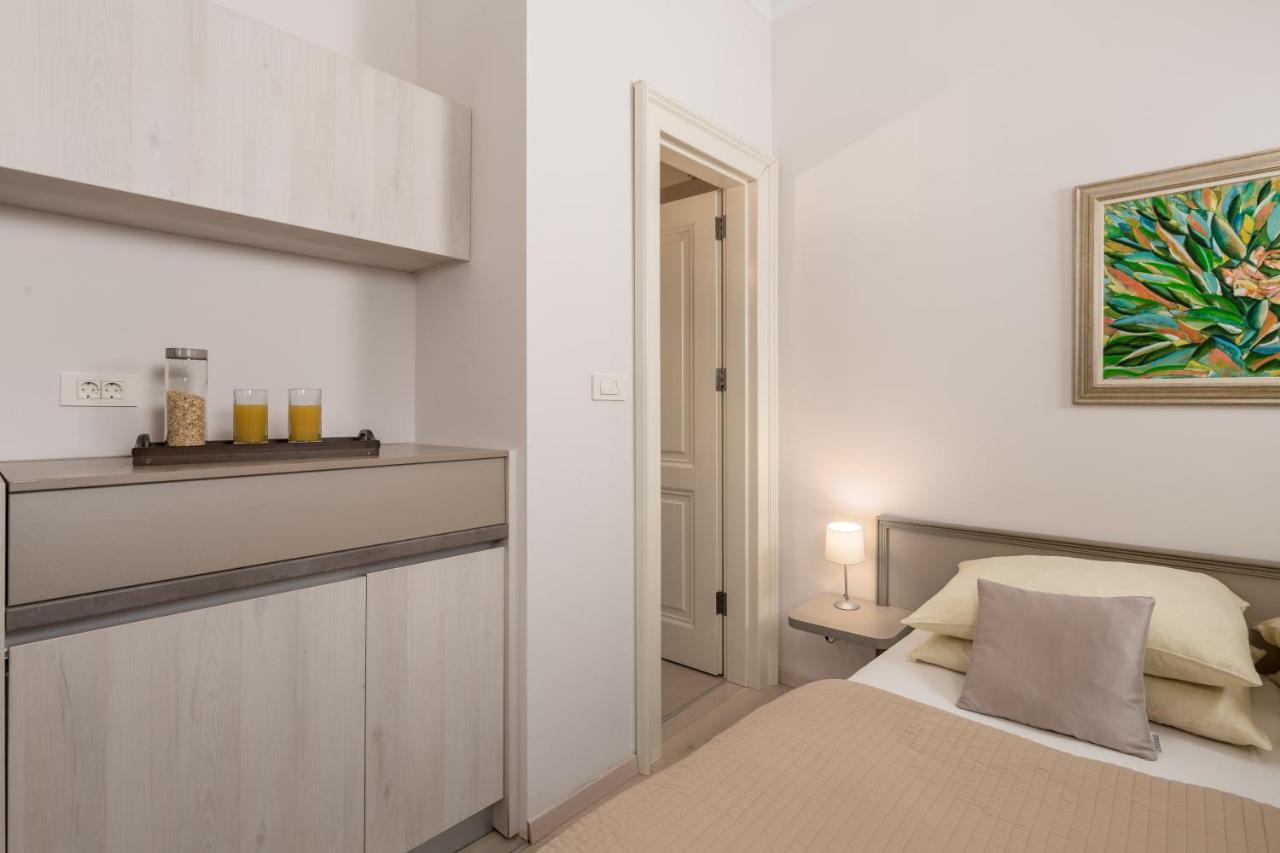 Villa Sokol Apartments Opatija Center Екстер'єр фото