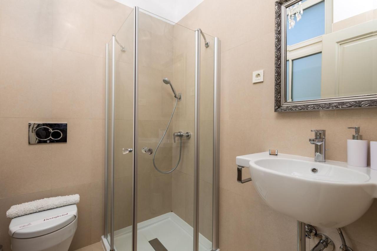 Villa Sokol Apartments Opatija Center Екстер'єр фото