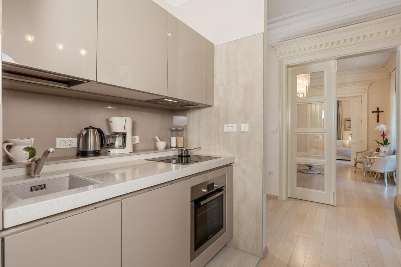 Villa Sokol Apartments Opatija Center Екстер'єр фото