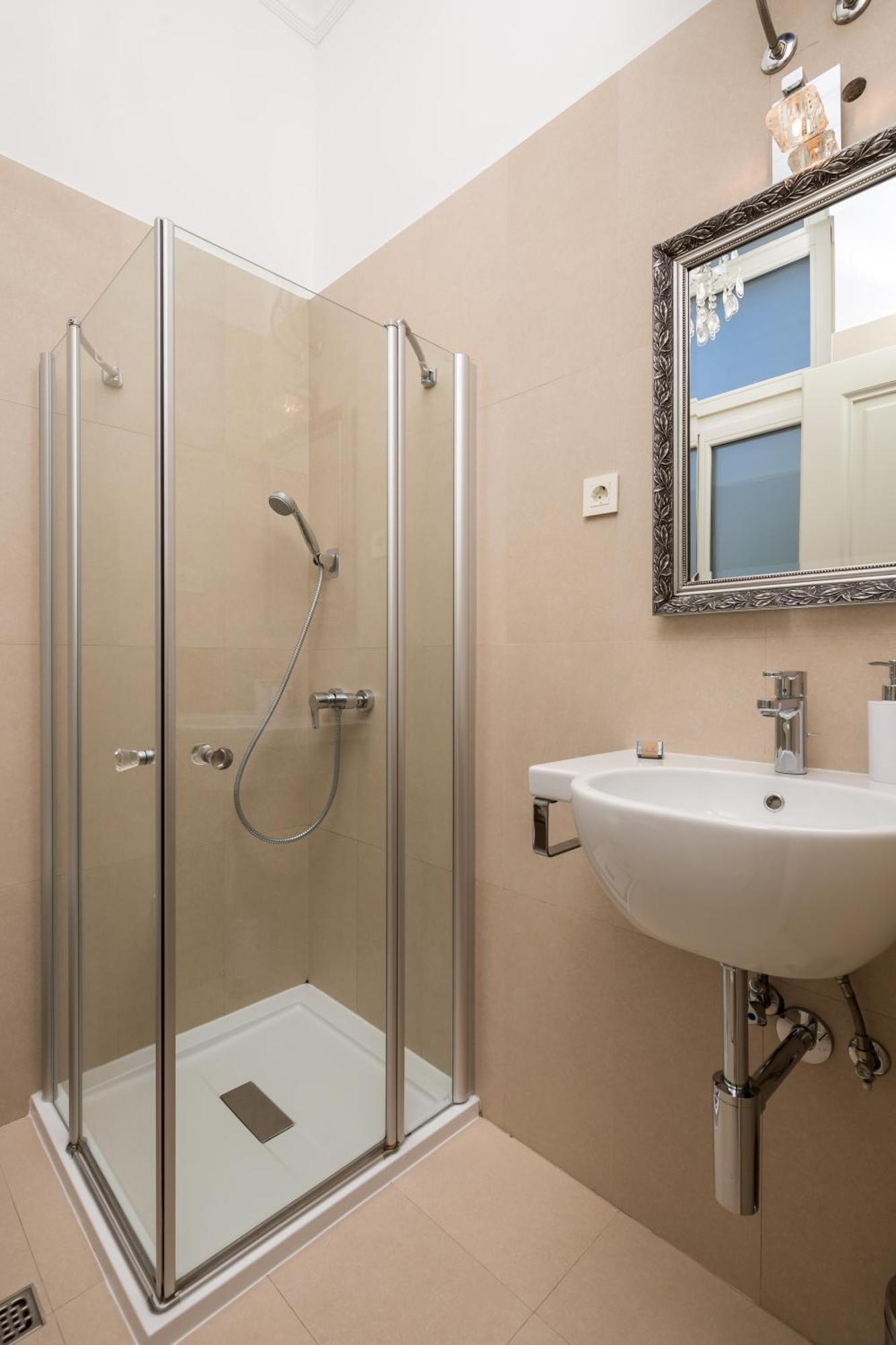Villa Sokol Apartments Opatija Center Номер фото