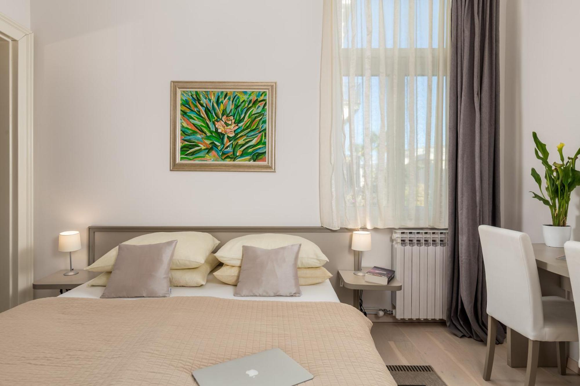 Villa Sokol Apartments Opatija Center Номер фото