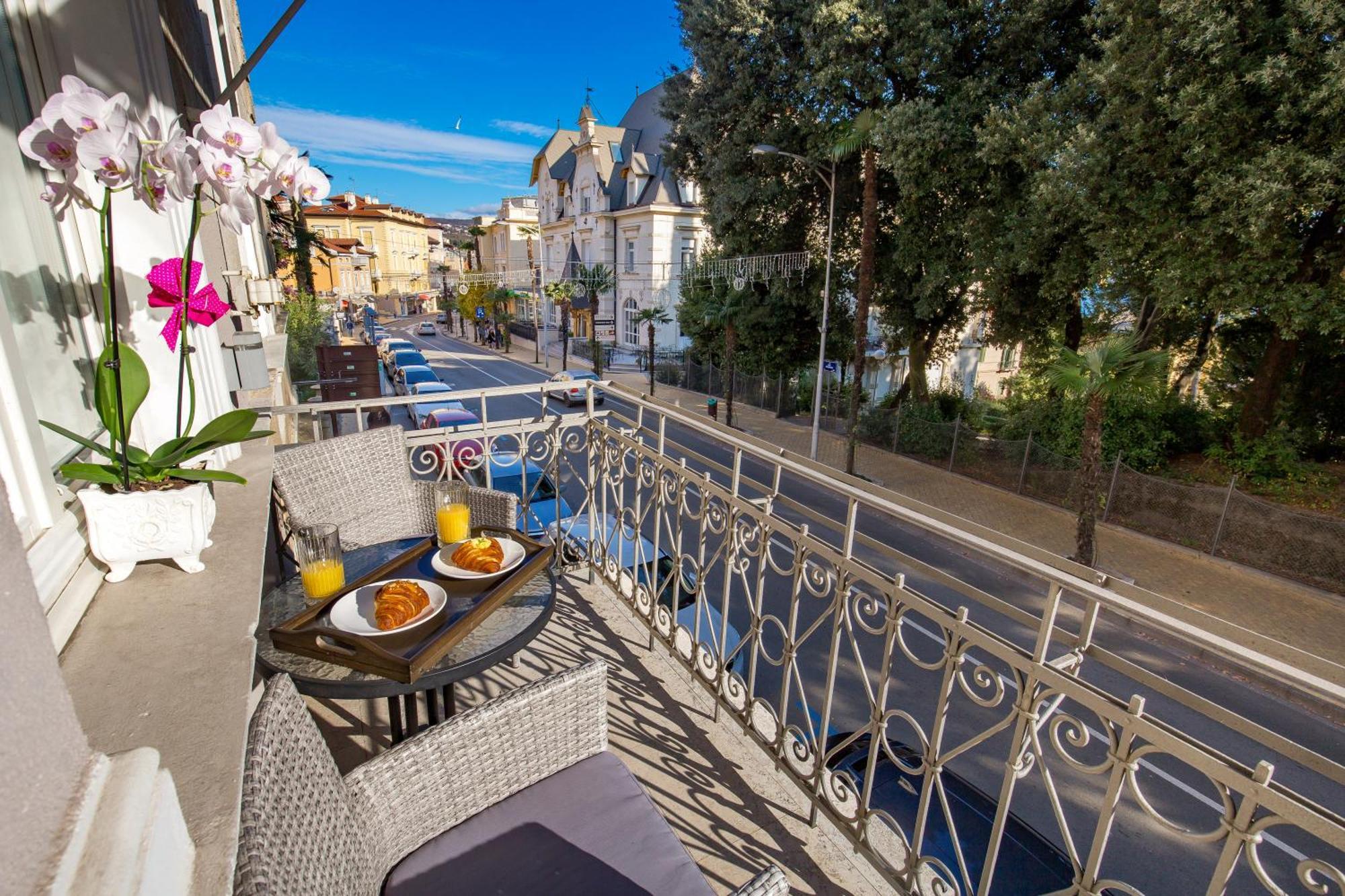 Villa Sokol Apartments Opatija Center Номер фото